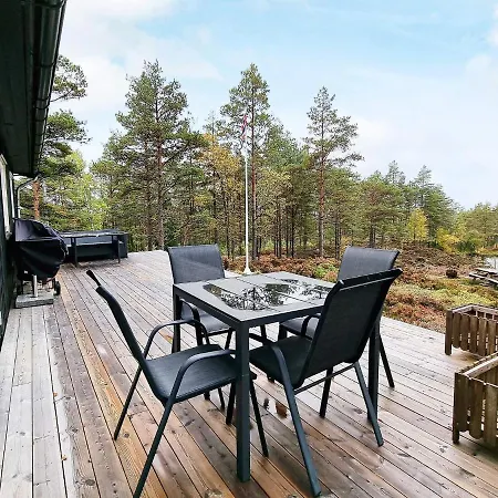 6 Person In Halden-by Traum הלדן