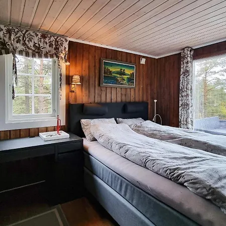 6 Person In Halden-by Traum *